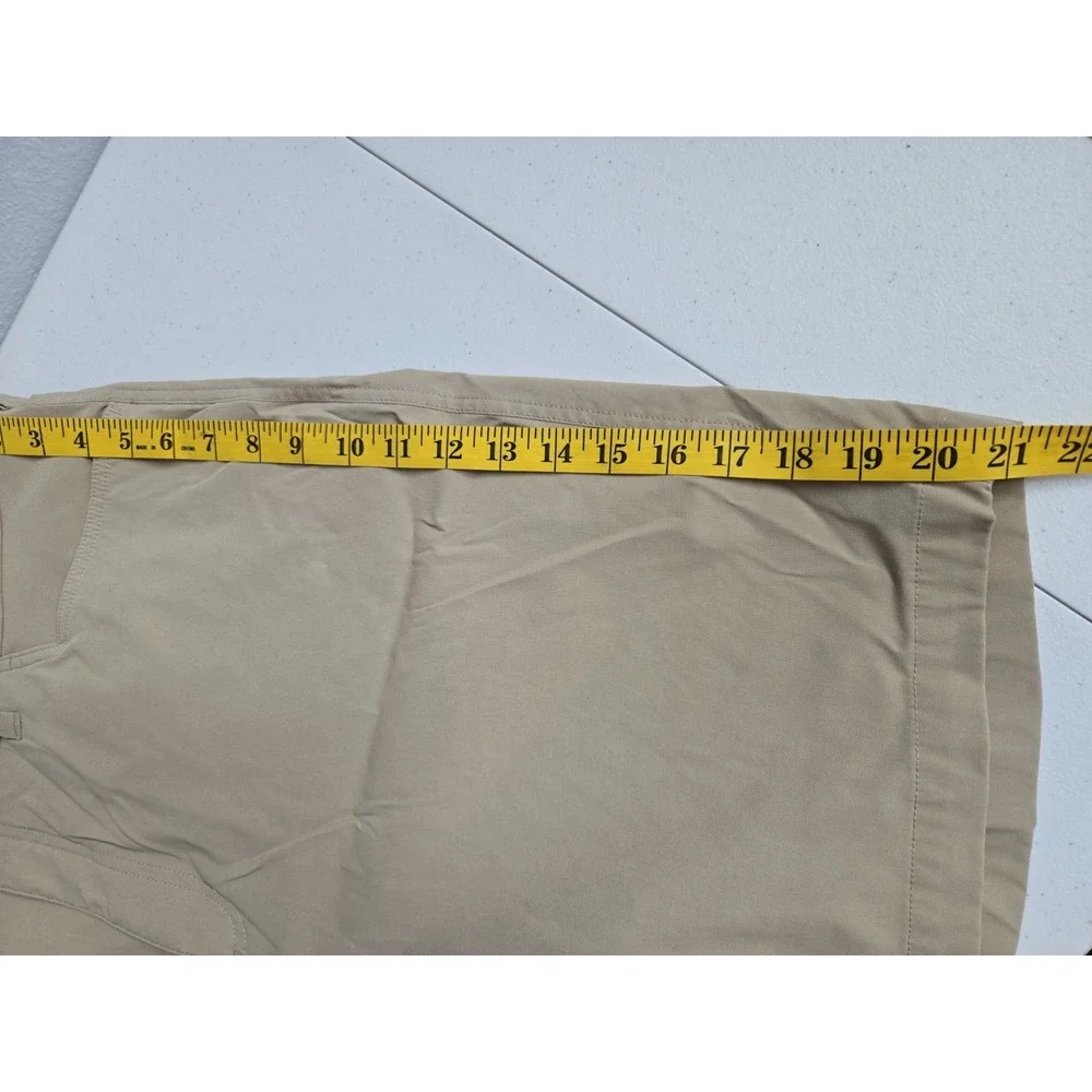 Eddie Bauer Men's Size 42 Tan‎ Beige Activewear Outdoors Zip Pocket Cargo Shorts